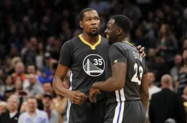 高禁区前的 高禁区前的